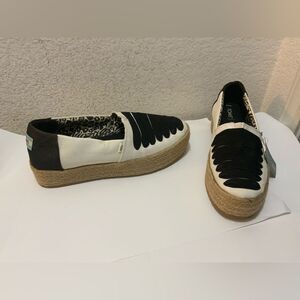 TOMS Valencia Espadrilles Platform Shoes Slip On Canvas White Black 9.5 M